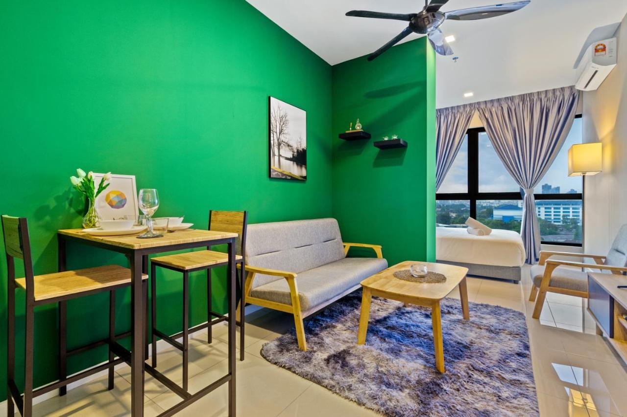 Highpark Suites In Petaling Jaya, Kelana Jaya By Plush Kampong Baharu Sungai Way Esterno foto